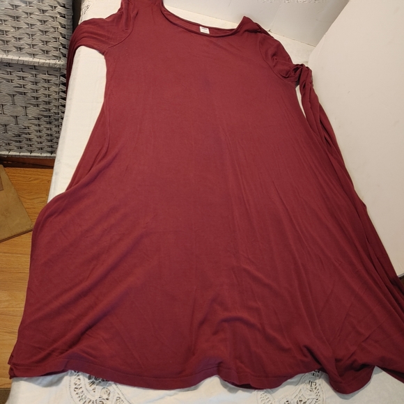 Burgundy Flowing Long Sleeves Dress Size M Old Navy Rayon Spandex - Picture 5 of 7